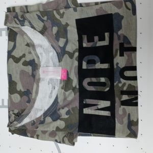 Women/Girls camo  top. Sz xxl.
